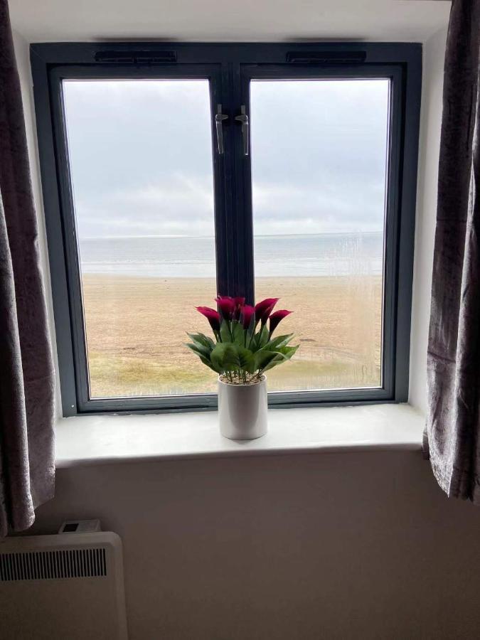 Beach Front Apt With Stunning Sea View Swansea Dış mekan fotoğraf