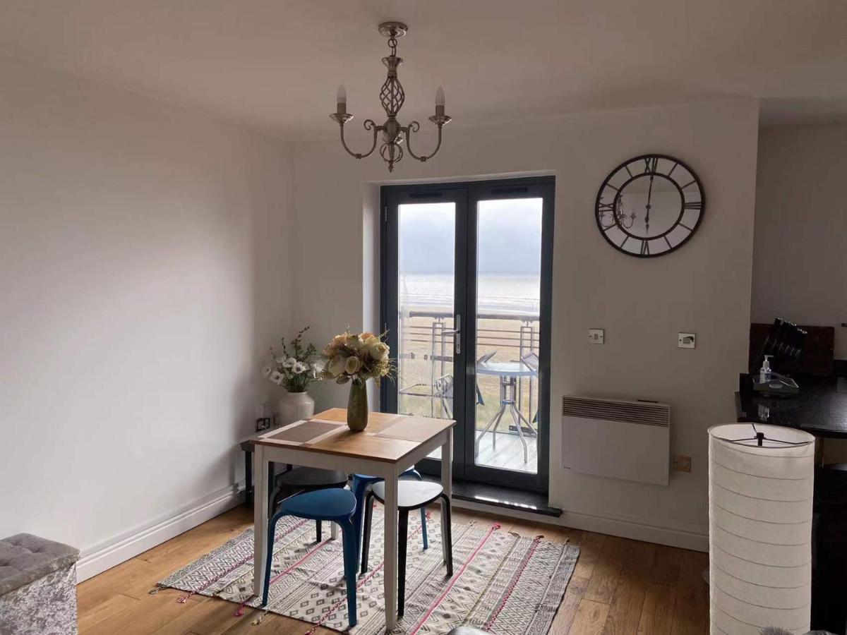 Beach Front Apt With Stunning Sea View Swansea Dış mekan fotoğraf